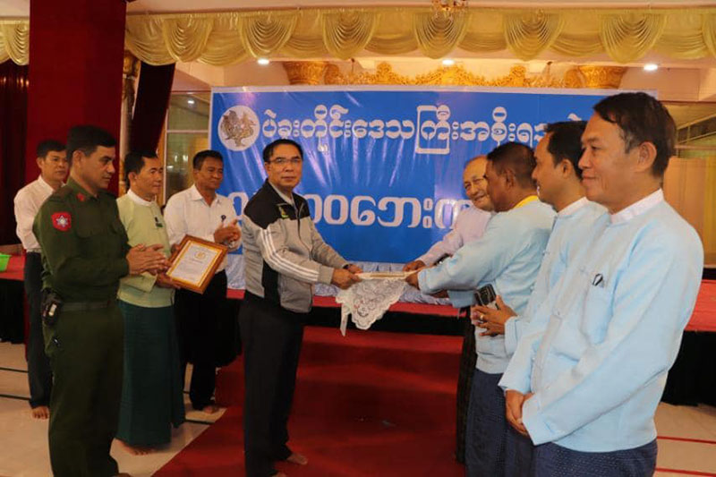 ပြည်ထောင်စုသမ္မတမြန်မာနိုင်ငံ ဘာသာပေါင်းစုံချစ်ကြည်ညီညွတ်ရေးအဖွဲ့ ပဲခူးတိုင်းဒေသကြီးဥက္ကဌ ဦးဆန်နီ နှင့် အလုပ်အမှုဆောင်အဖွဲ့ဝင်များသည်  ပဲခူးတိုင်းဒေသကြီး၊ပဲခူးမြို့  သဘာဝဘေးအန္တရယ်ဆိုင်ရာစီမံခန့်ခွဲမှုကော်မတီ ကွပ်ကဲမှုရုံး သို့ ငွေ ကျပ် ဆယ်သိန်းတိတိ သွားရောက်လှူဒါန်း