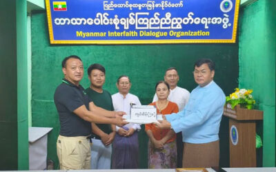 ပြည်ထောင်စုသမ္မတမြန်မာနိုင်ငံတော် ဘာသာပေါင်းစုံချစ်ကြည်ညီညွတ်ရေး(ဗဟို)ရုံးသို့ ဦးရန်ရဲစိမ်း+ဒေါ်လူစုရွန် မိသားစု(ကွတ်ခိုင်ခမ်းကြိုင်ကုမ္ပဏီ)မှ(ဗဟို)ရုံးရန်ပုံငွေလာရောက်လှူဒါန်း