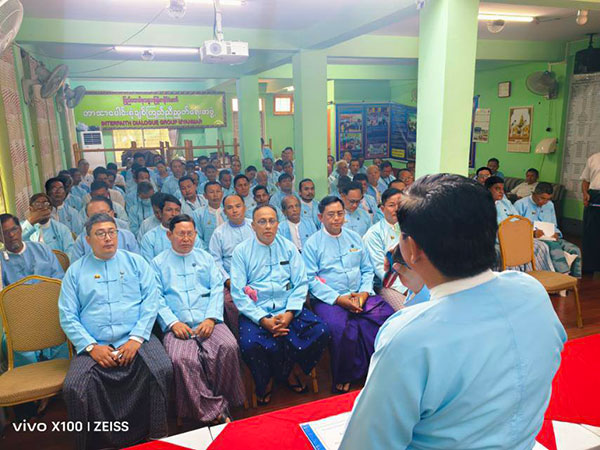 ပြည်ထောင်စုသမ္မတမြန်မာနိုင်ငံတော် ဘာသာပေါင်းစုံချစ်ကြည်ညီညွတ်ရေးအဖွဲ့(ဗဟို)ရုံး၌ (ဗဟို)နှင့်ရန်ကုန်တိုင်းအတွင်းရှိ ခရိုင်များနှင့်မြို့နယ် အသီးသီးမှ အလုပ်အမှုဆောင်များအား(ဗဟို)ဥက္ကဌ မှ တွေ့ဆုံ